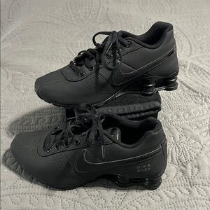 Nike Shox Triple Black Sneakers Boys size 5.5
